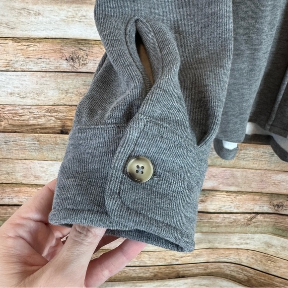 Evereve Women’s Gray Ruby Soft Brushed Button Down Shacket Top Size Medium - Picture 5 of 11